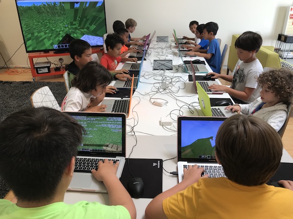 Minecraft SkyWorld Building Camp