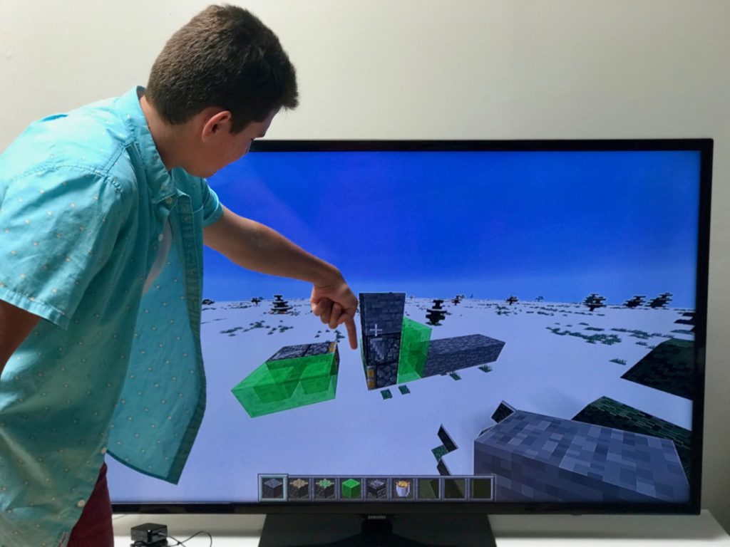 Teaching Minecraft to students in summer camp