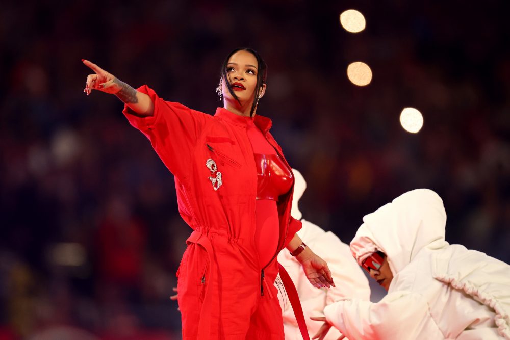 Rihanna’s STEAM in the Super Bowl!